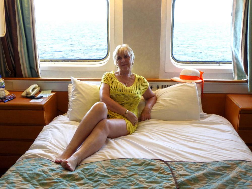 25P On a cruise with your stepmom