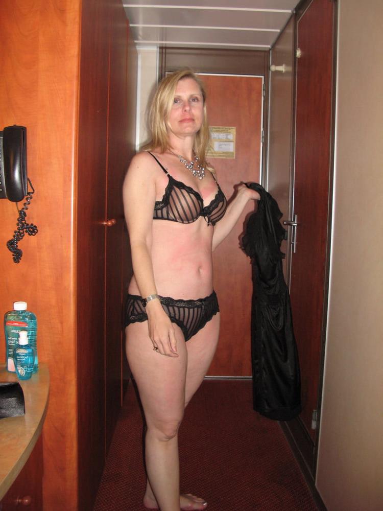25P On a cruise with your stepmom