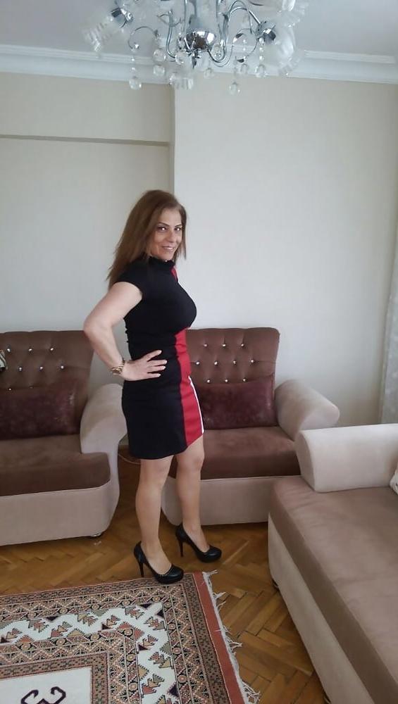 20P Turkish MILFS Mom Reyhan