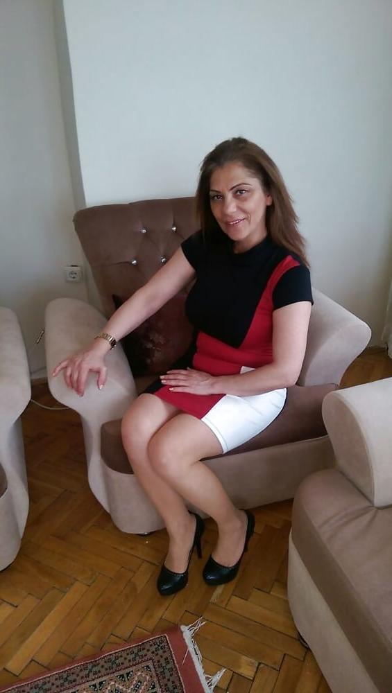 20P Turkish MILFS Mom Reyhan
