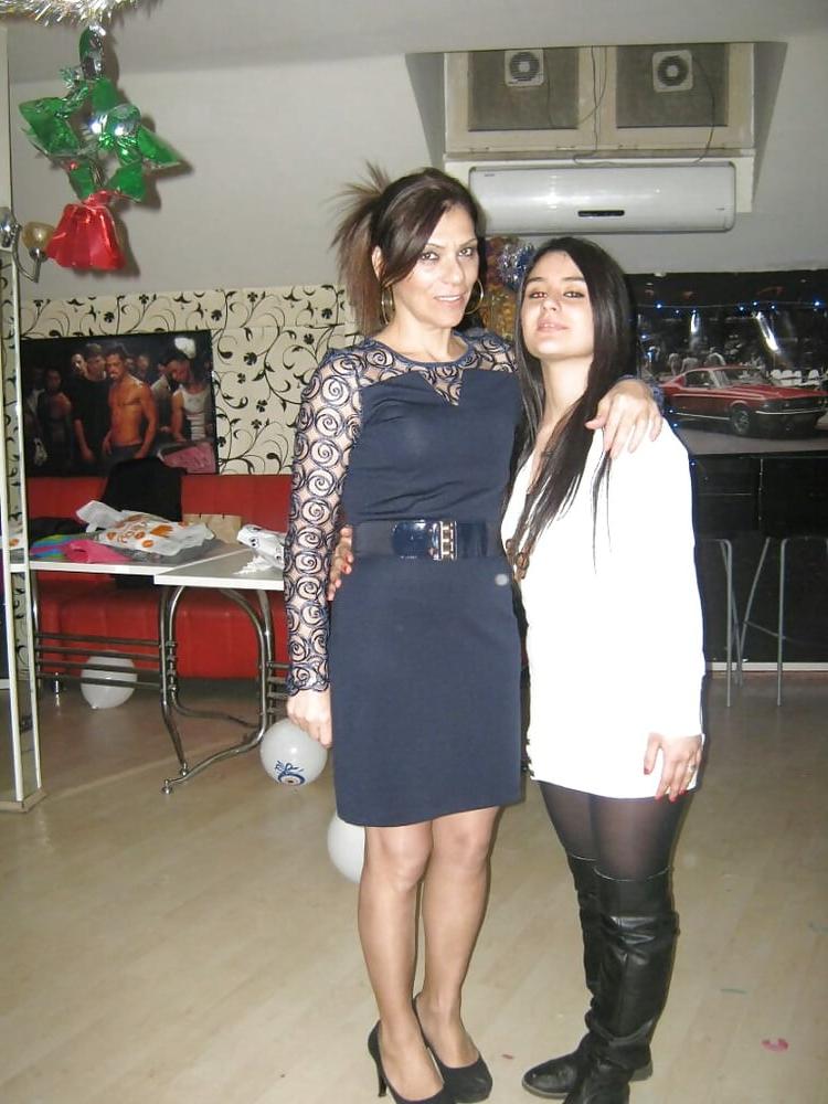 20P Turkish MILFS Mom Reyhan