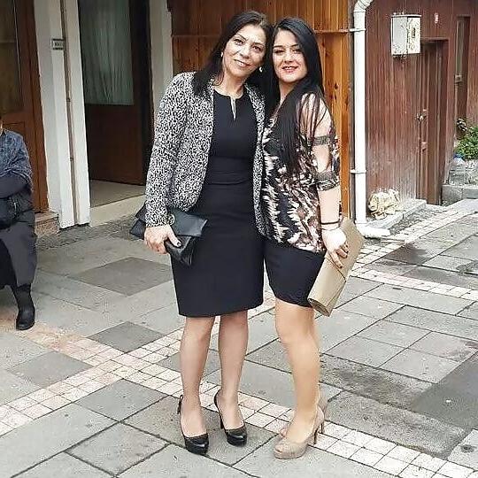 20P Turkish MILFS Mom Reyhan