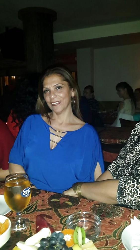 20P Turkish MILFS Mom Reyhan