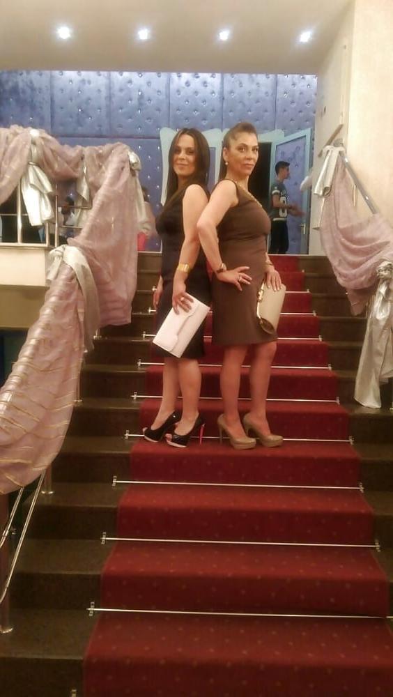 20P Turkish MILFS Mom Reyhan