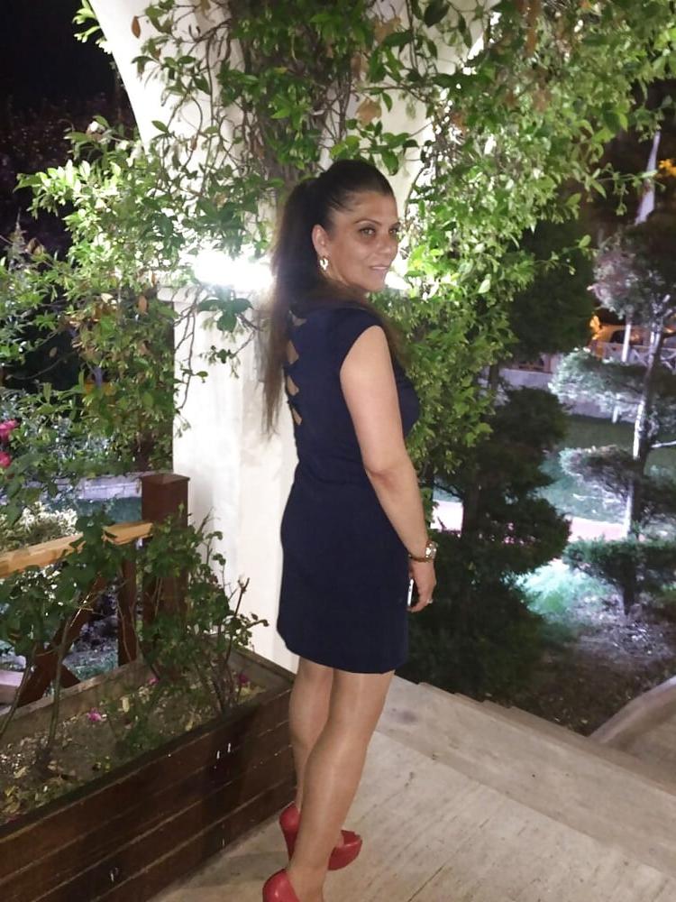 20P Turkish MILFS Mom Reyhan