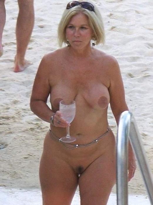 25P Wine Time 5 - more regular naked ladies drinking