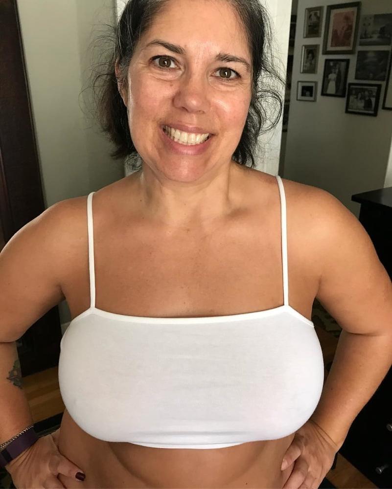 24P Maxine - MILF Mom