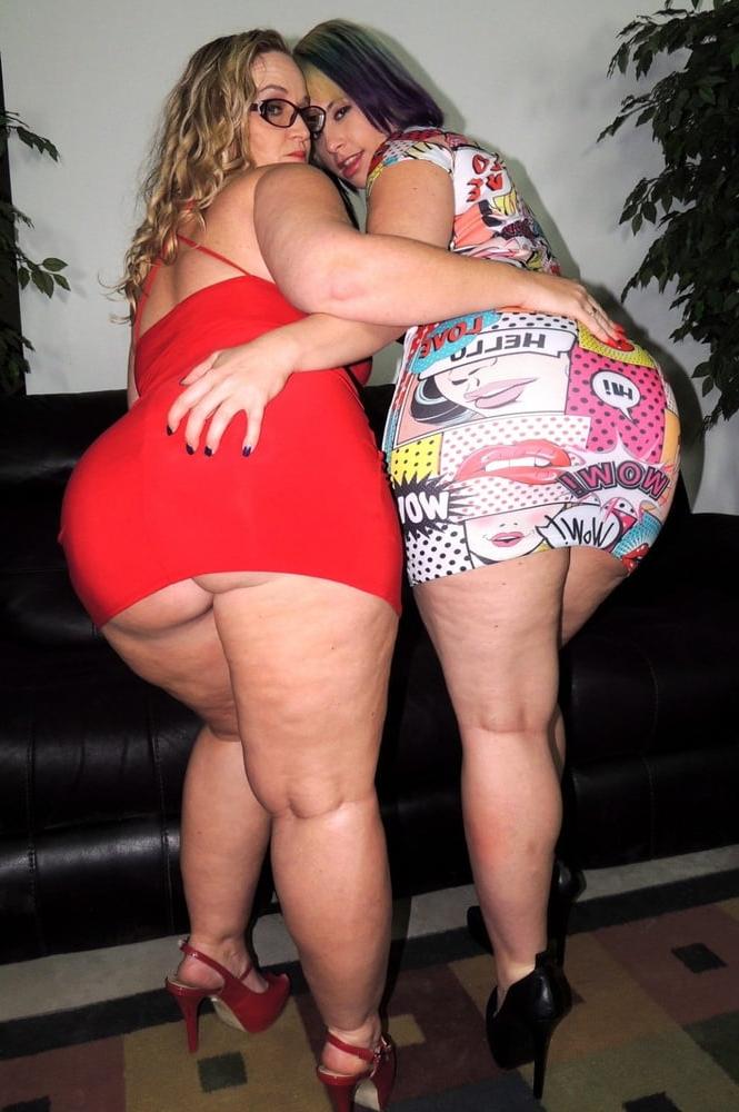 22P Mature and young lesbians