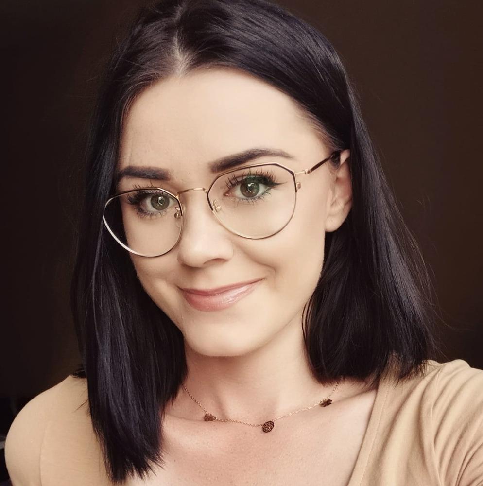 10P Nikola - young polish mom