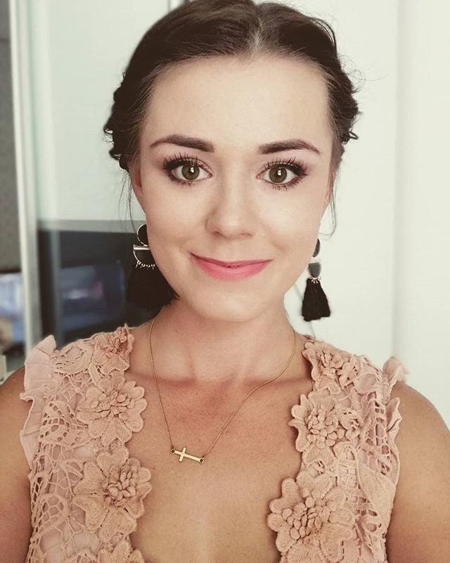 10P Nikola - young polish mom