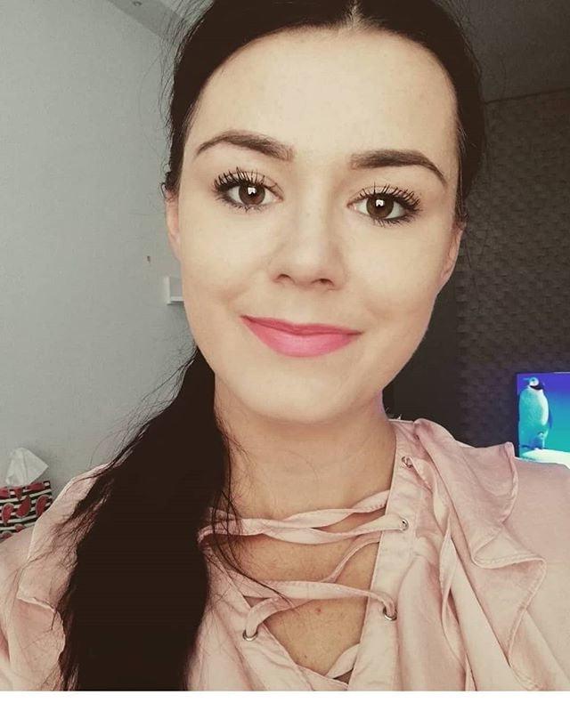 10P Nikola - young polish mom