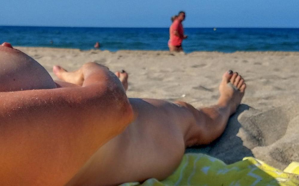 17P Swinger milf at the beach