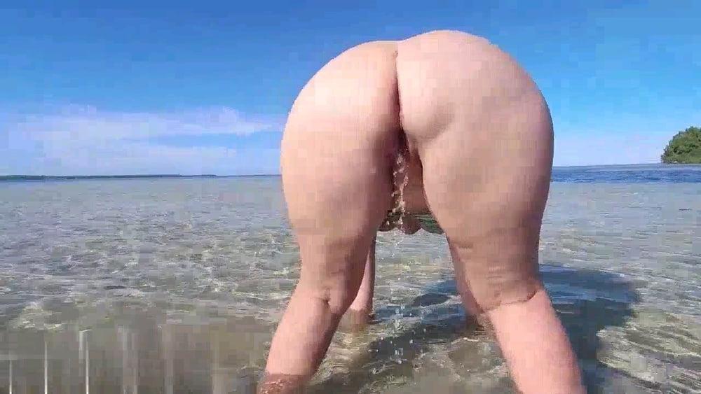 25P Carla 2019 Toscana piscia nel mare alla faccia del cornuto
