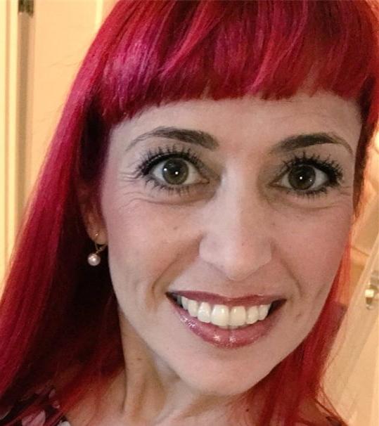 10P Mom Wants to Know if You Think She's Hot?