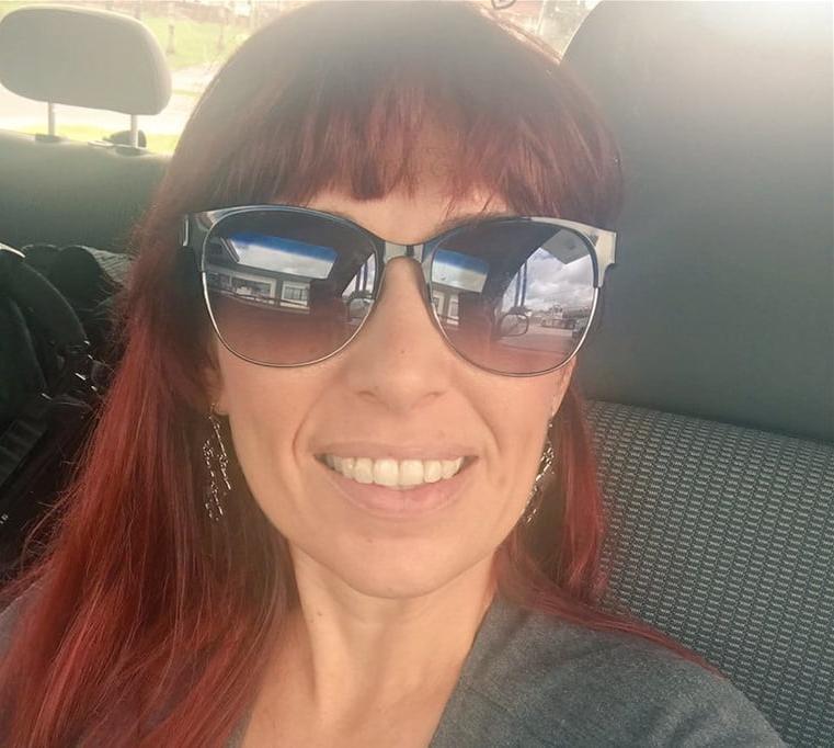 10P Mom Wants to Know if You Think She's Hot?