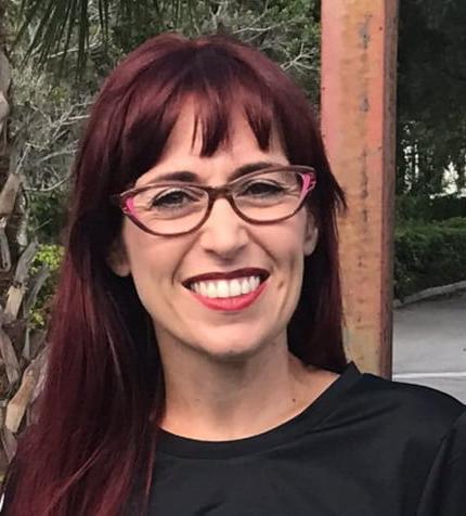 10P Mom Wants to Know if You Think She's Hot?
