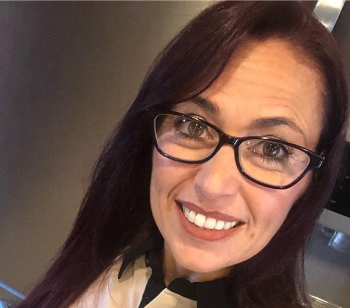 10P Mom Wants to Know if You Think She's Hot?