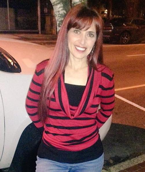10P Mom Wants to Know if You Think She's Hot?