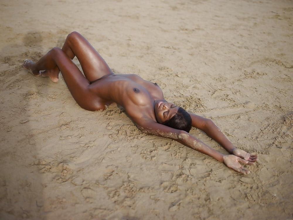 17P Erotic Ebony
