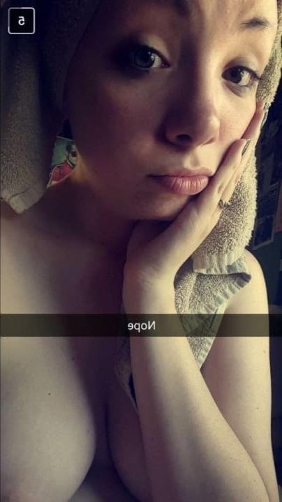 25P That's what she posted 28 (Selfie in English)