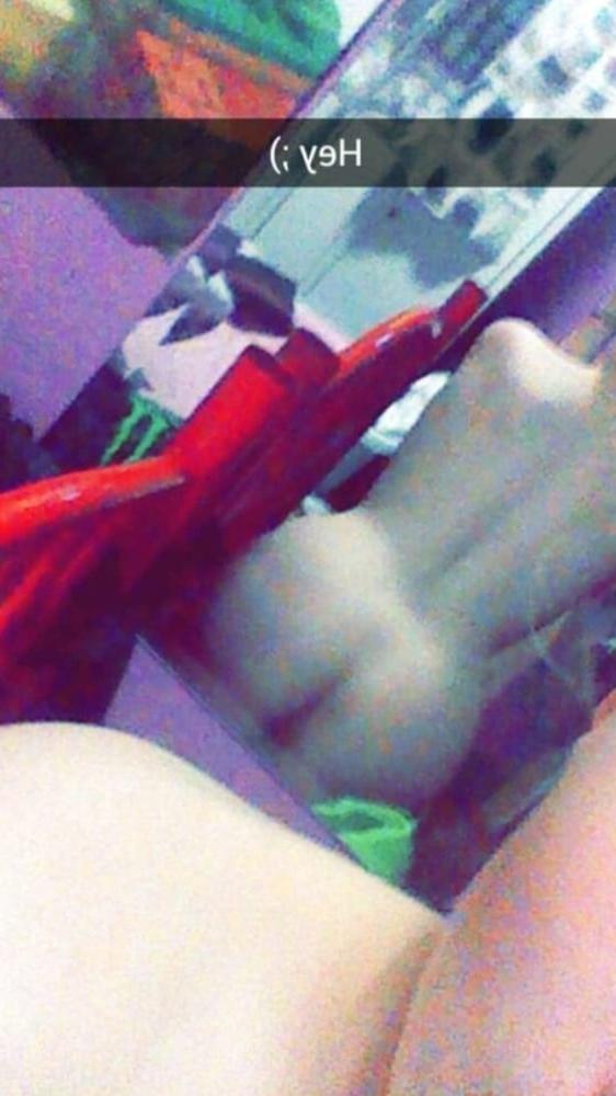25P That's what she posted 28 (Selfie in English)