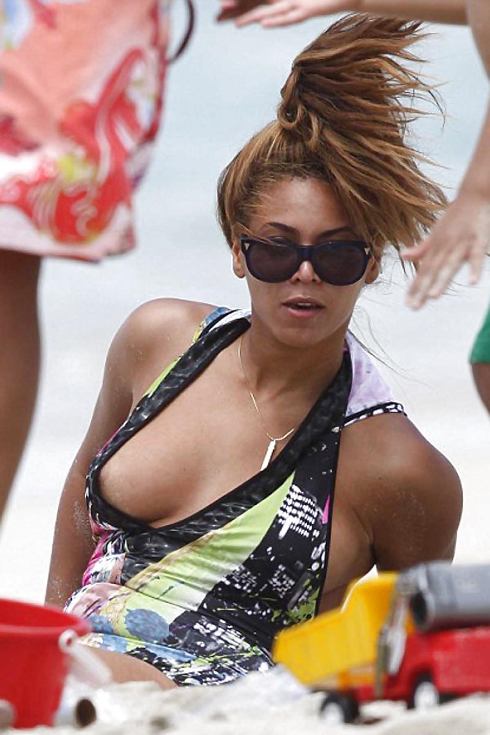 25P Celeb Oops And Upskirts 3 By twistedworlds