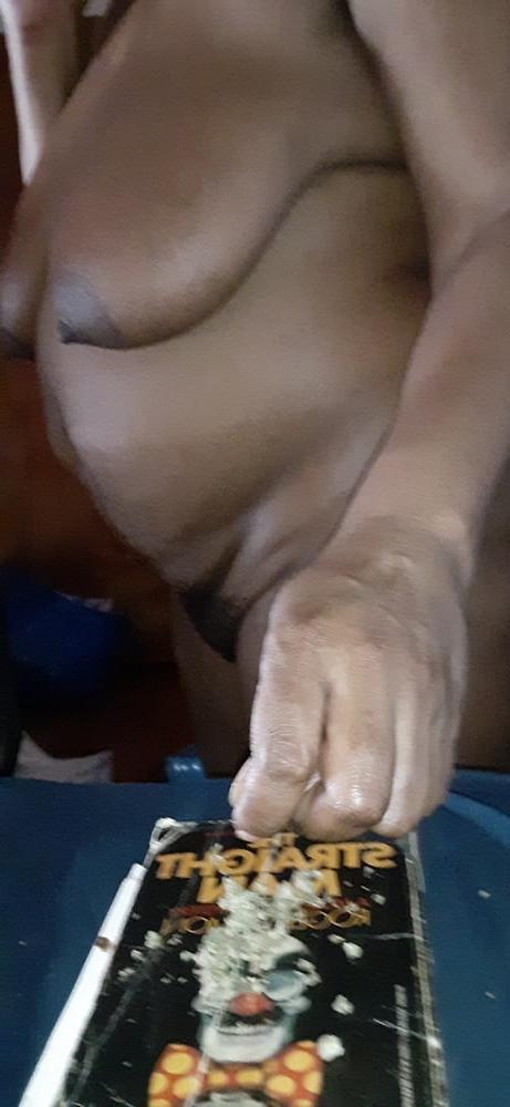 25P BLACK MATURE NAKED MOM