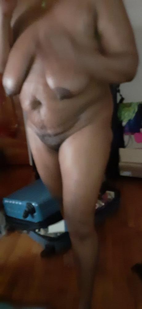 25P BLACK MATURE NAKED MOM