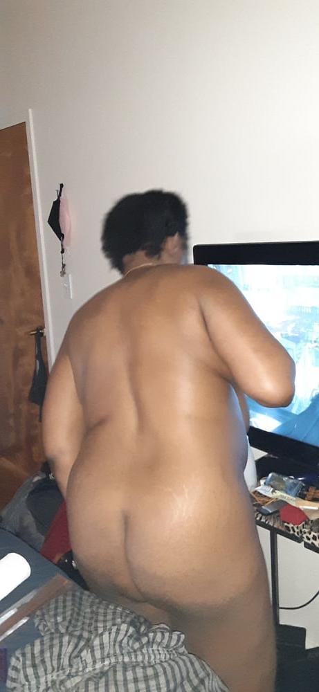 25P BLACK MATURE NAKED MOM