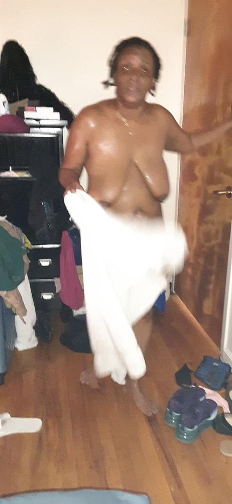 25P BLACK MATURE NAKED MOM