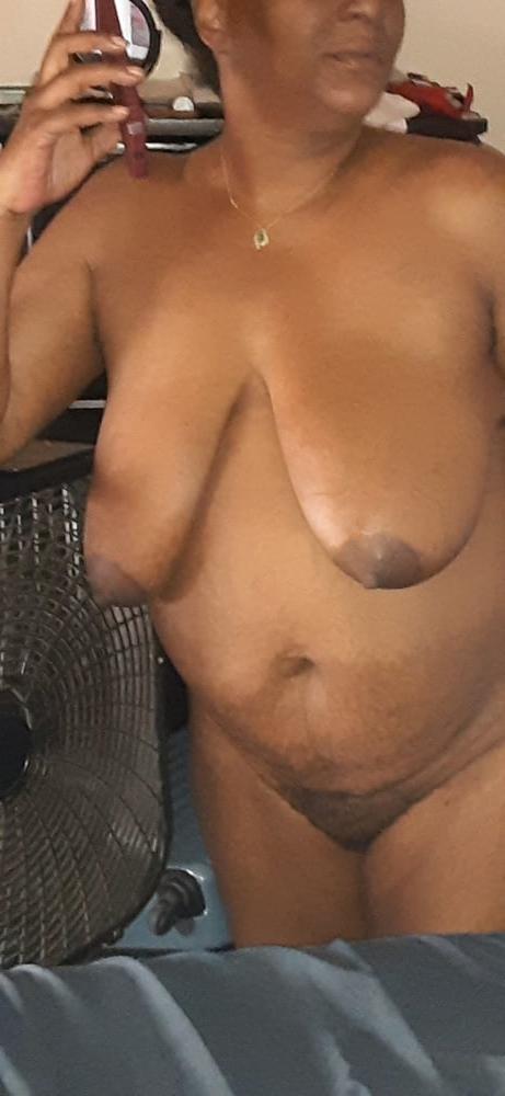 25P BLACK MATURE NAKED MOM