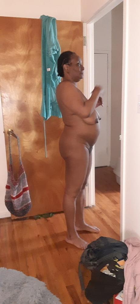 25P BLACK MATURE NAKED MOM