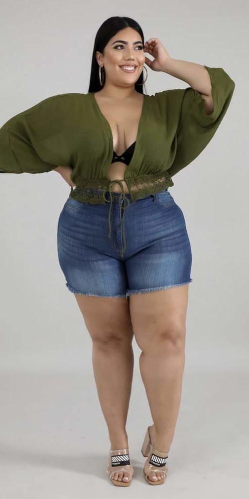 25P Juicy wide hips pear booty latina ass rabuda gostosa jeans