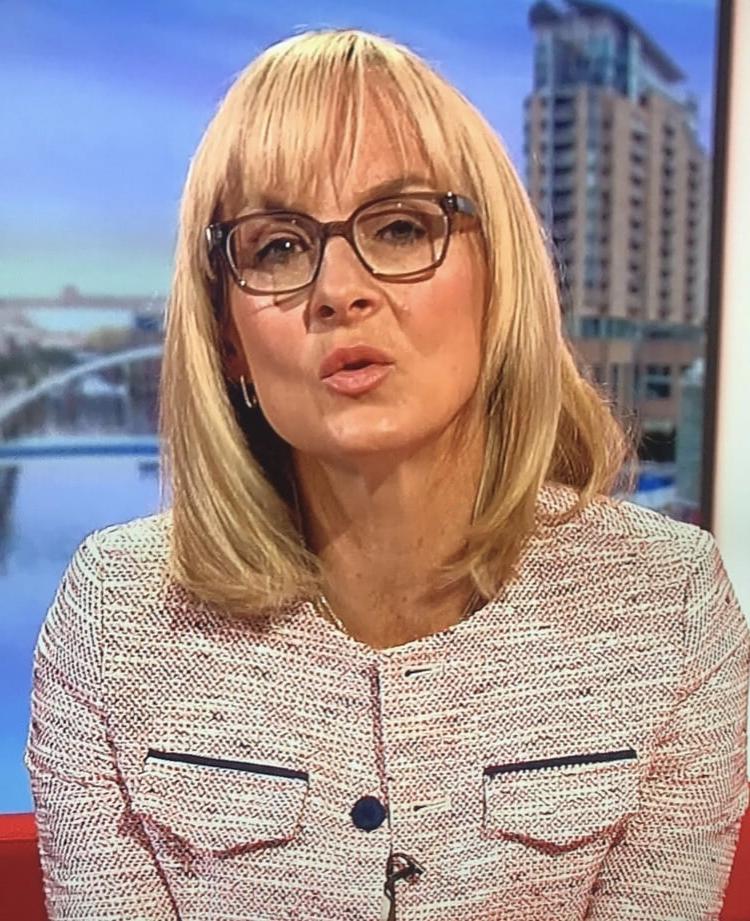8P Sexy MILF Louise Minchin In Glasses Perfect Cum Face