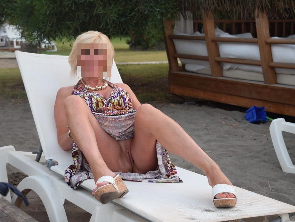 25P Amateur Mature Beach
