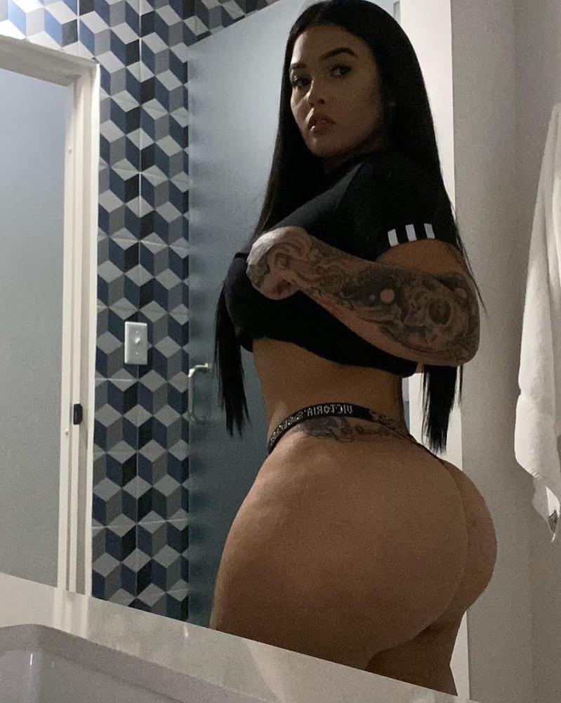 15P Young big booty bitchs
