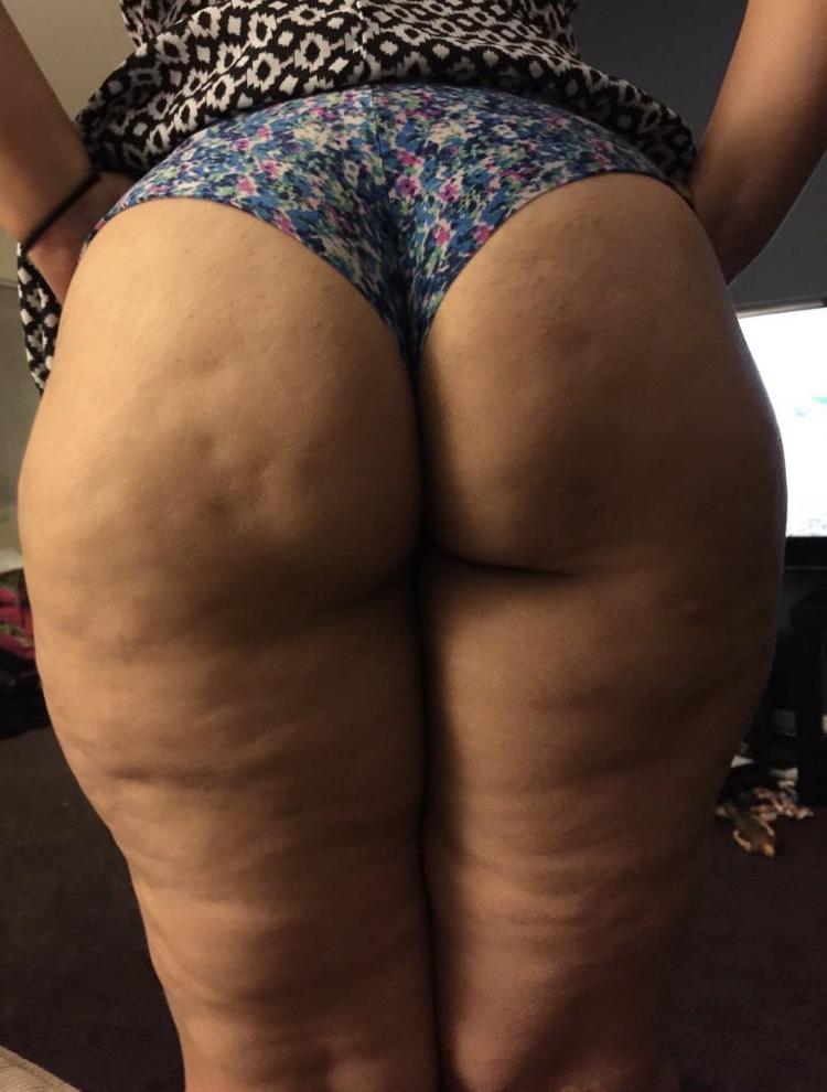 25P Booty I Wanna Sniff 2