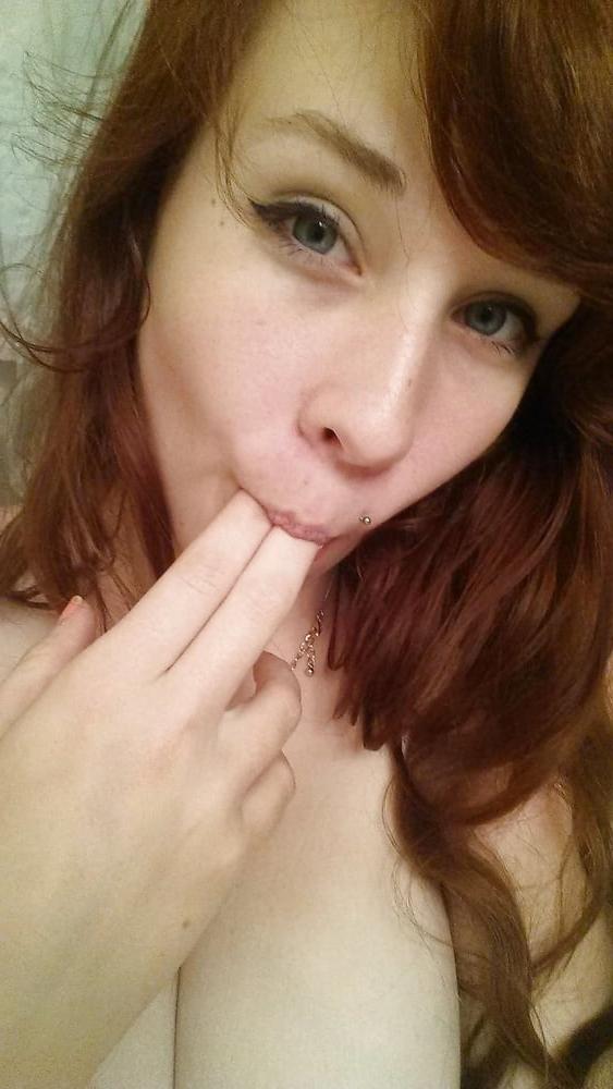 25P Amateur Redhead's Big Boobs