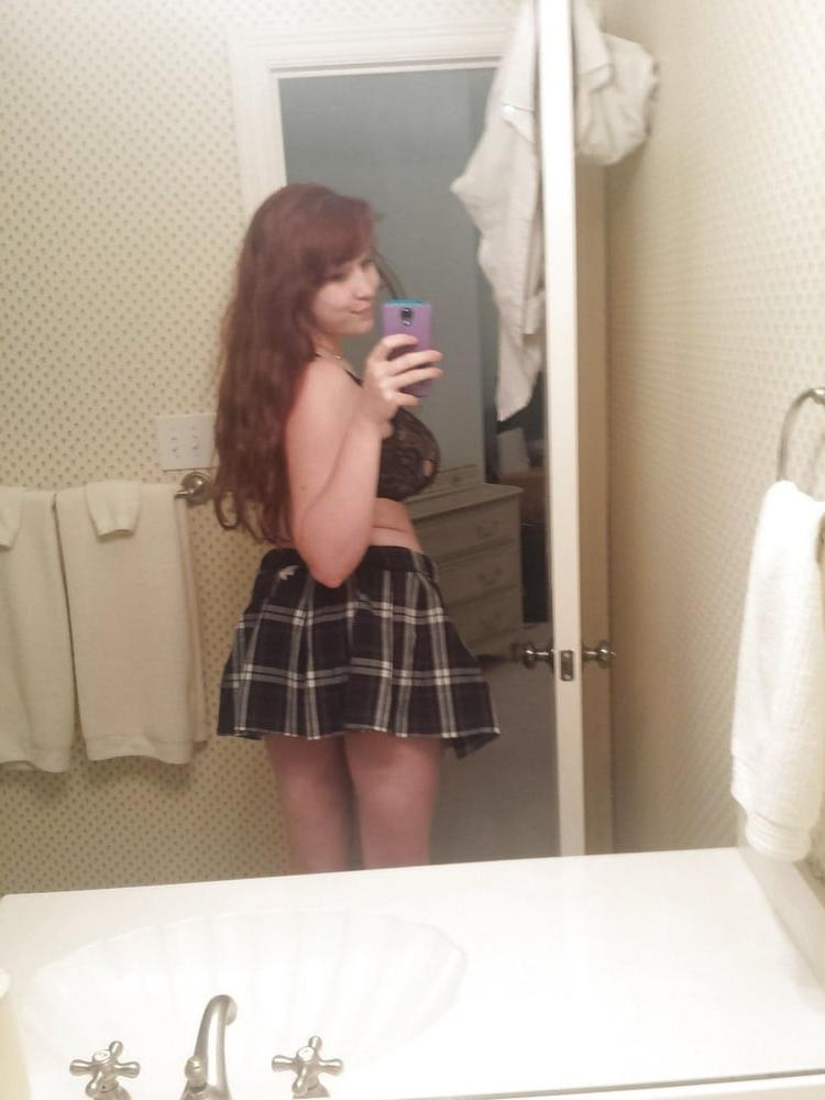 25P Amateur Redhead's Big Boobs