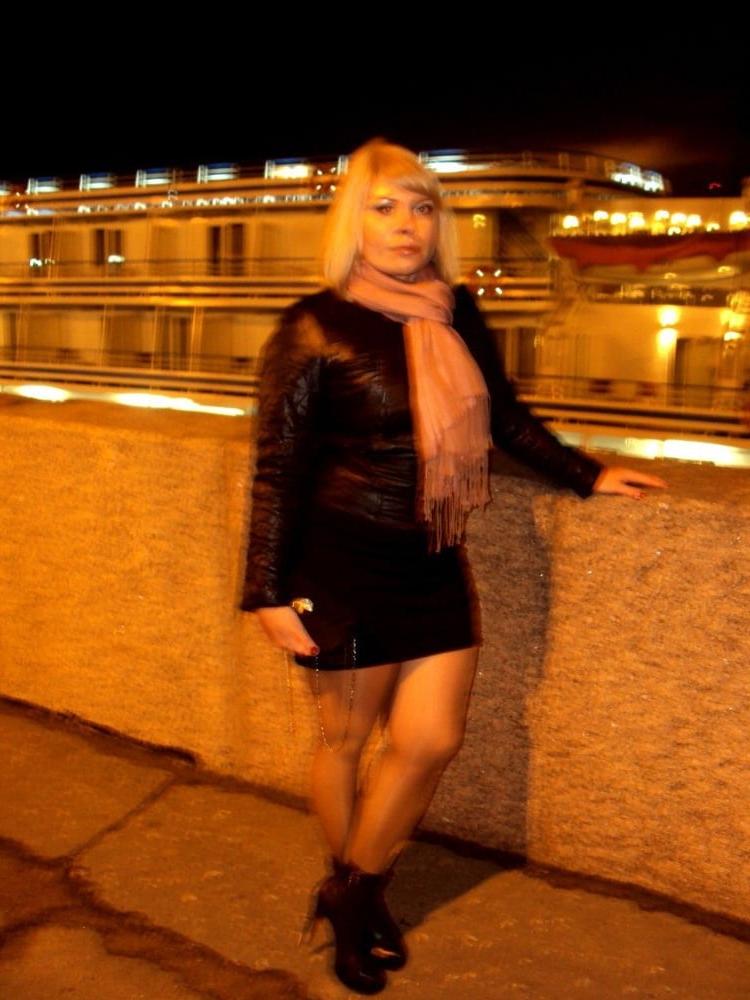 25P delicious sexy mom Elvira