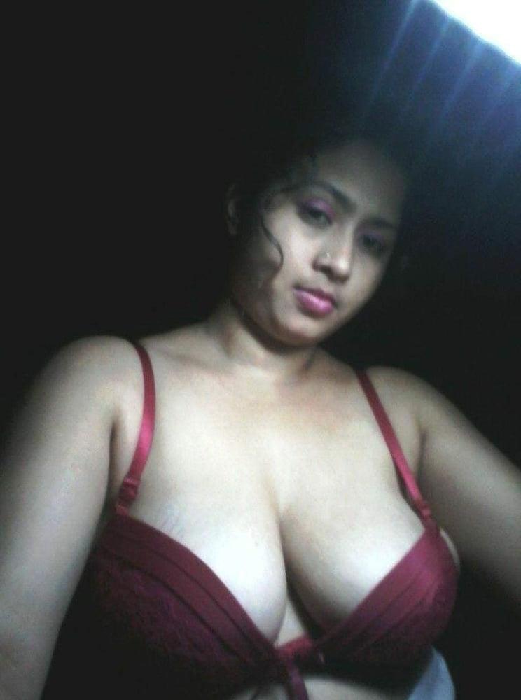 16P Desi villager big boobs aunty