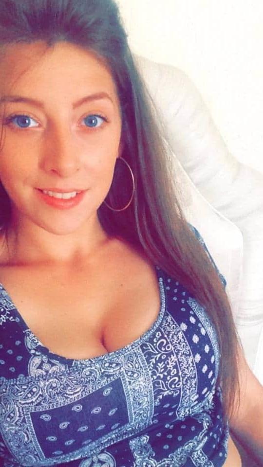 11P Big boobs Welsh MILF Amy.