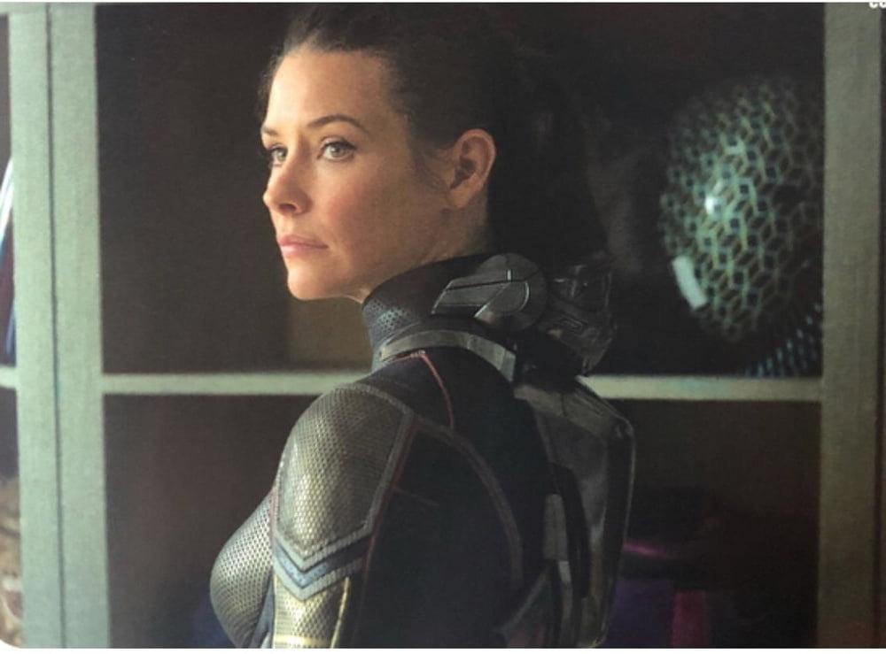 25P Evangeline Lilly Cum Material