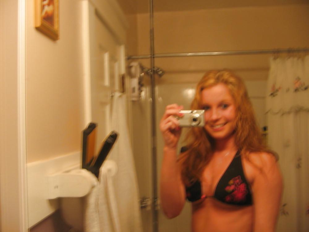 20P NAVEL PIERCED HOTYY by COOLBUDY