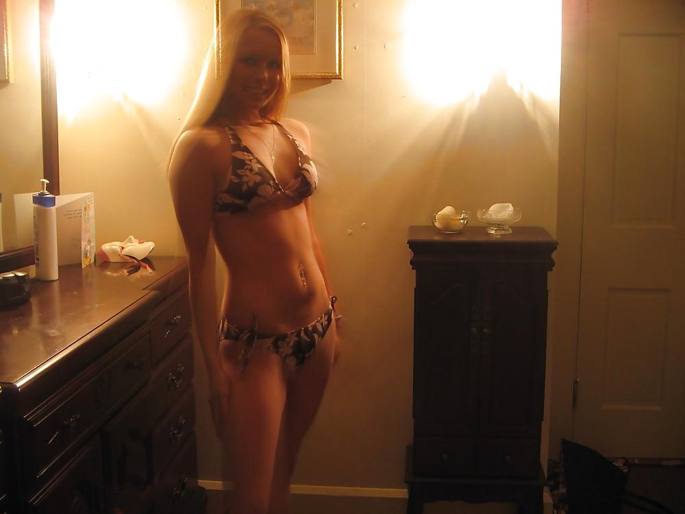 20P NAVEL PIERCED HOTYY by COOLBUDY