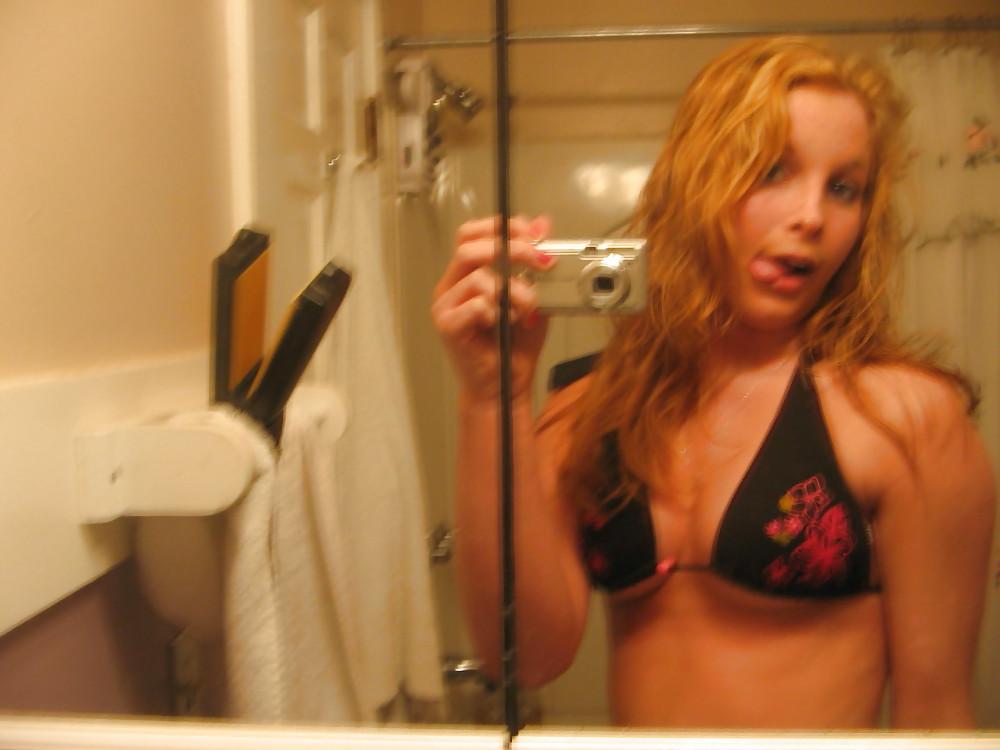 20P NAVEL PIERCED HOTYY by COOLBUDY