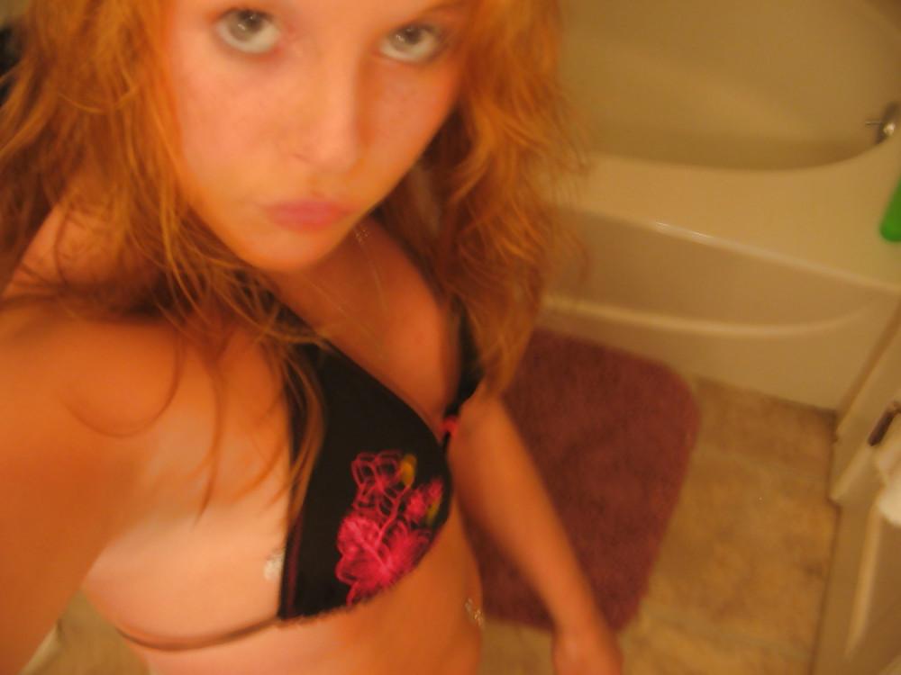 20P NAVEL PIERCED HOTYY by COOLBUDY