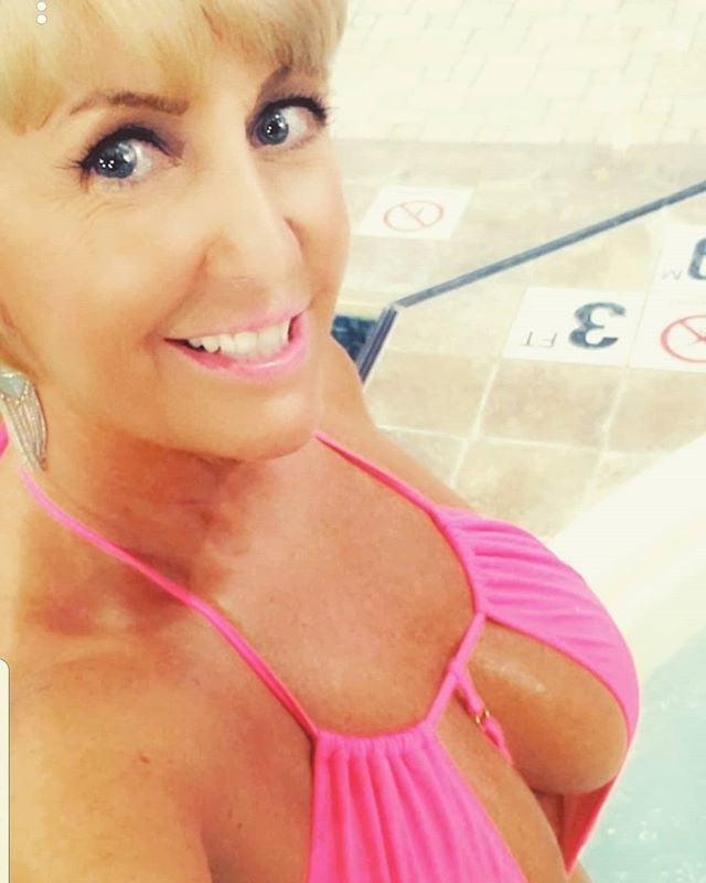 25P Pamela Ferguson 50 Year Old Stripper Jerk To Her Bikinis