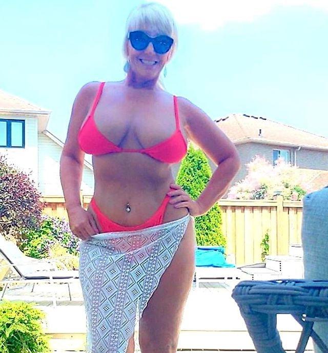 25P Pamela Ferguson 50 Year Old Stripper Jerk To Her Bikinis