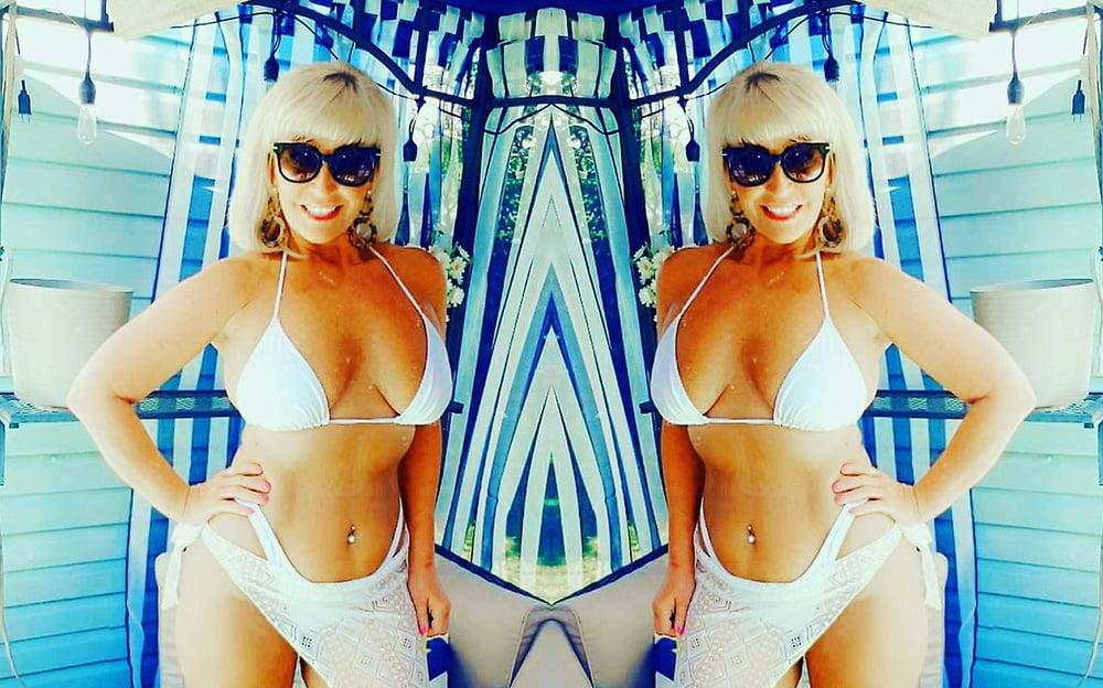 25P Pamela Ferguson 50 Year Old Stripper Jerk To Her Bikinis